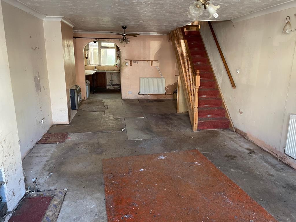 Lot: 105 - TERRACED HOUSE FOR IMPROVEMENT -
